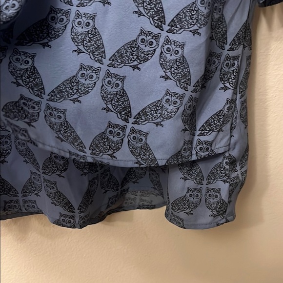 Reitmans Blue Notched Collar Blouse with Buttoned Sleeves - Picture 6 of 10